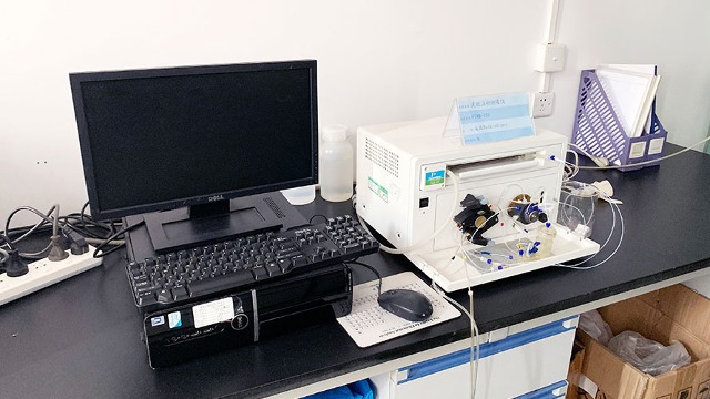 實驗室多功能聲級計設(shè)備搬運