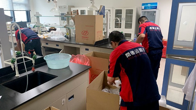 實驗室搬運(yùn)注意事項